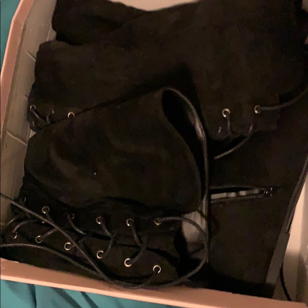 Flat knee boots